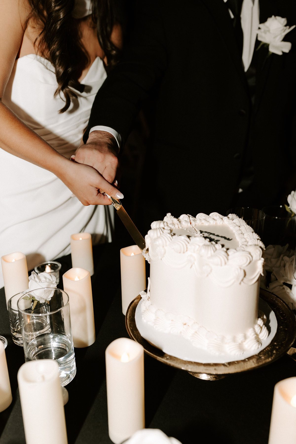 Bride and groom cut their wedding cake at Grahams Estate Gallatin