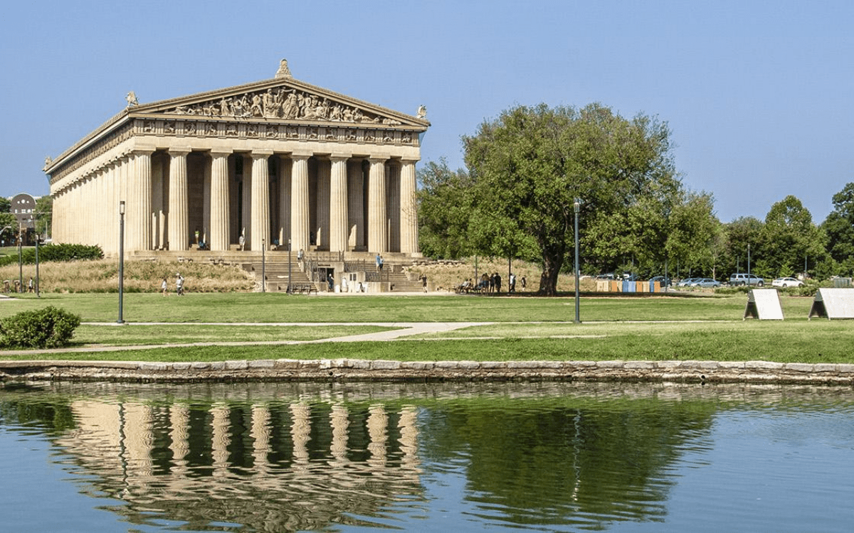 Parthenon at Centennial Park surrounded by spring blossoms