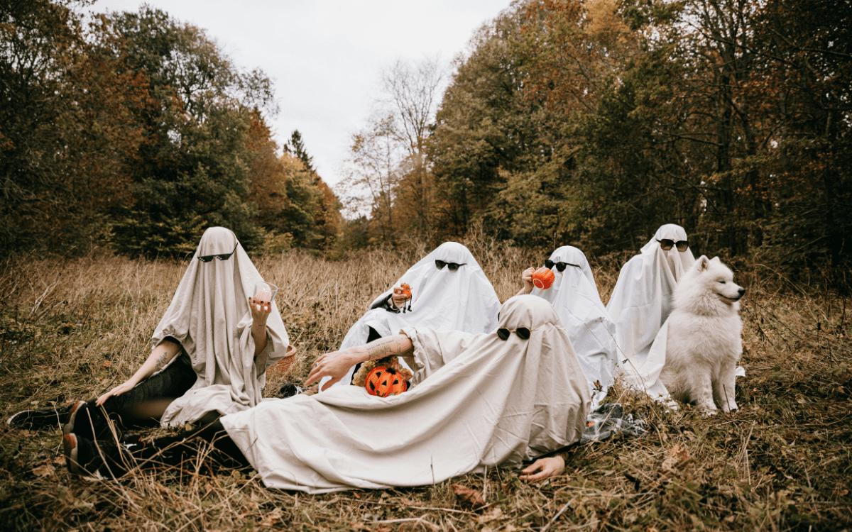 Lantern-lit ghost tour through historic streets of Nashville at night