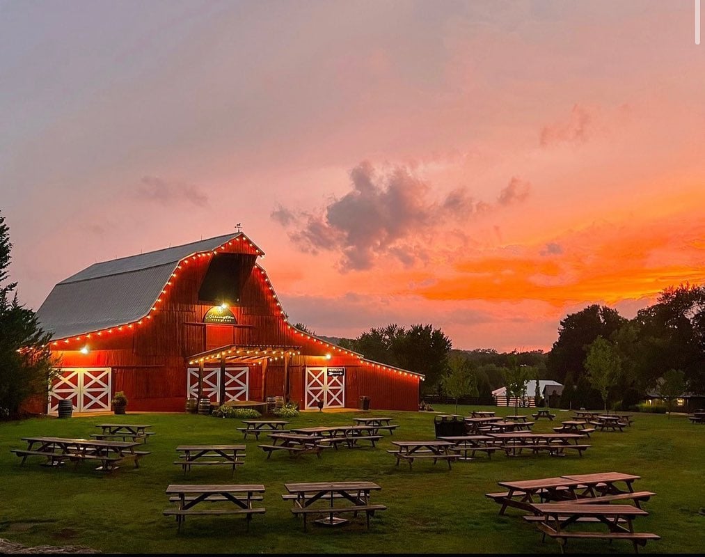 Arrington Vineyards romantic mini moon near Nashville