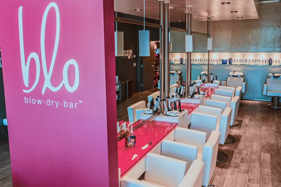 Bride getting a blowout at a Nashville salon