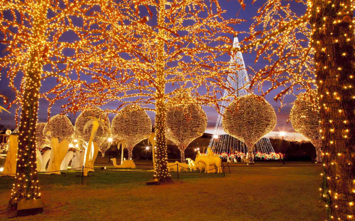 Holiday lights and winter decorations in Nashville