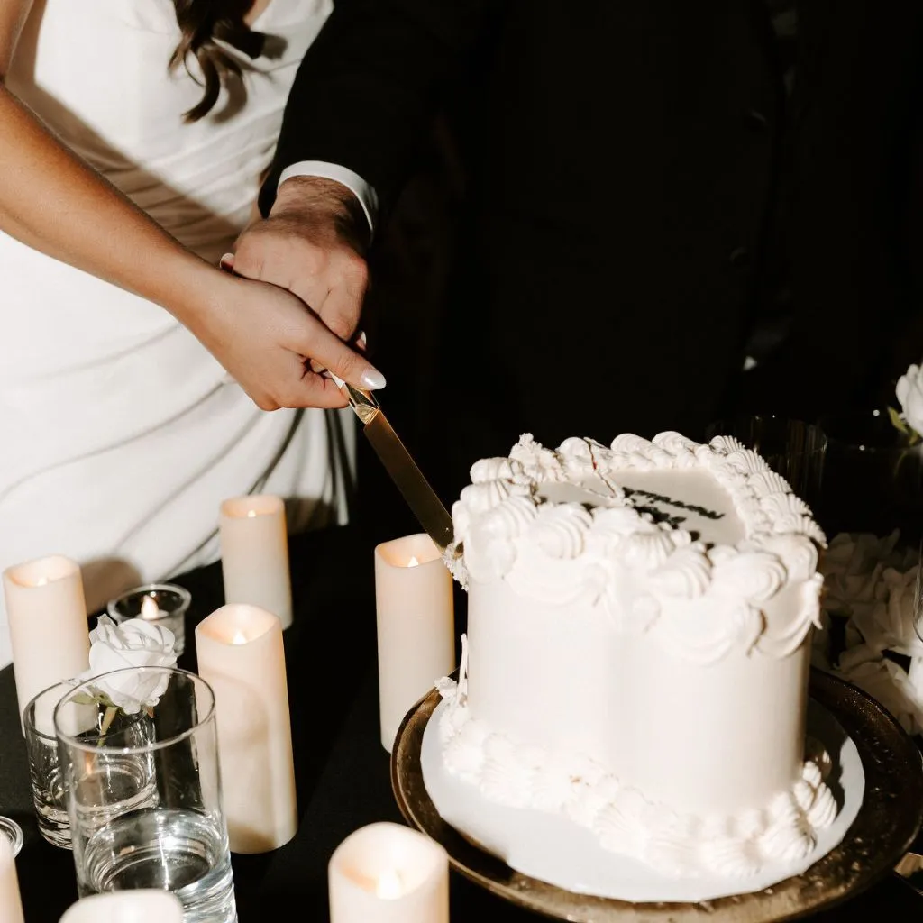 Bride and groom cutting their wedding cake at Grahams Estate in Gallatin Tennessee