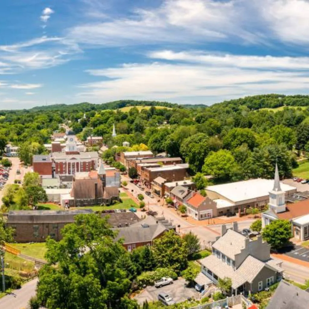 Scenic wedding venue near Blountville Tennessee at Grahams Estate