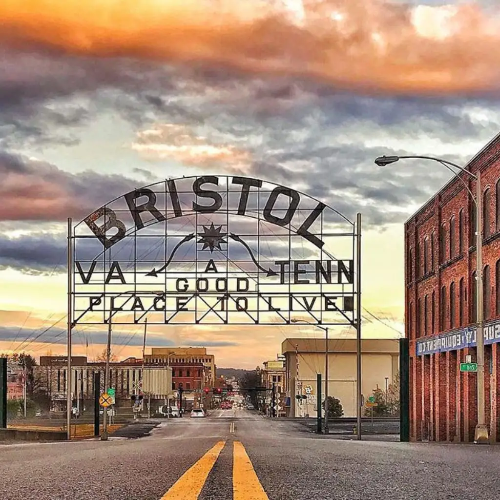 Romantic wedding venue near Bristol Tennessee at Grahams Estate