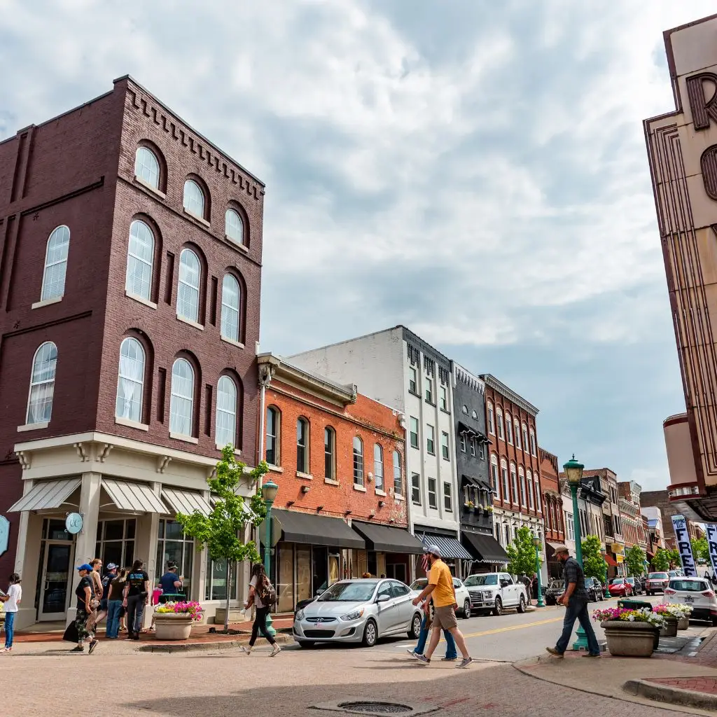 Outdoor wedding venue near Clarksville Tennessee at Grahams Estate