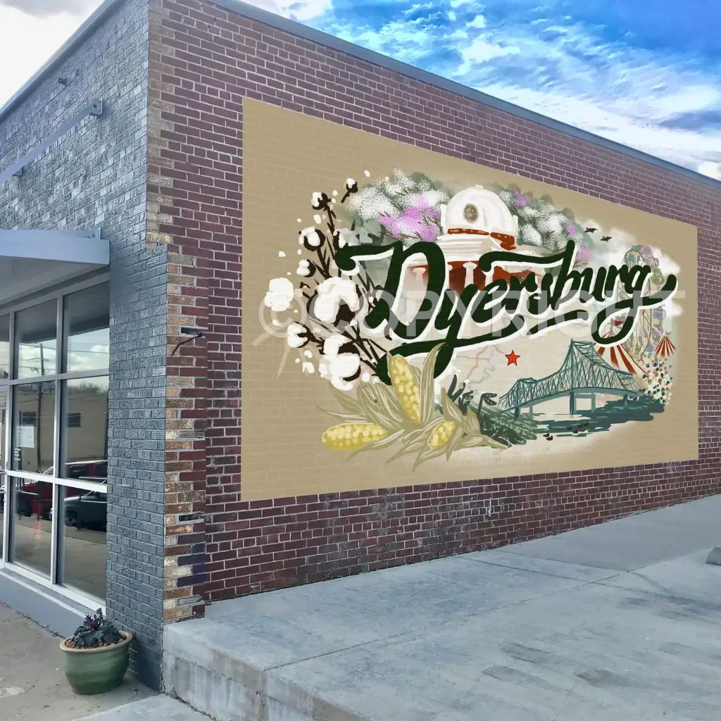 Outdoor wedding venue near Dyersburg Tennessee at Grahams Estate