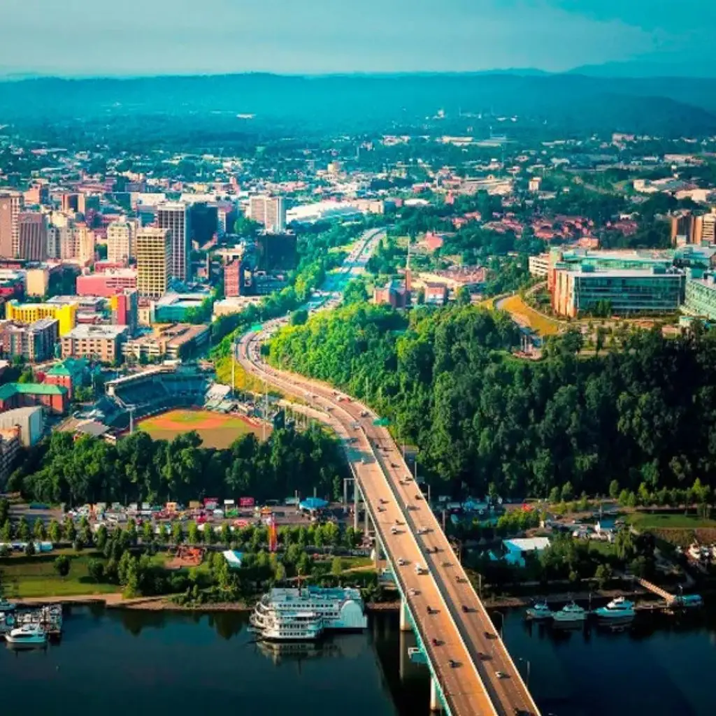 Scenic wedding venue near East Ridge Tennessee at Grahams Estate