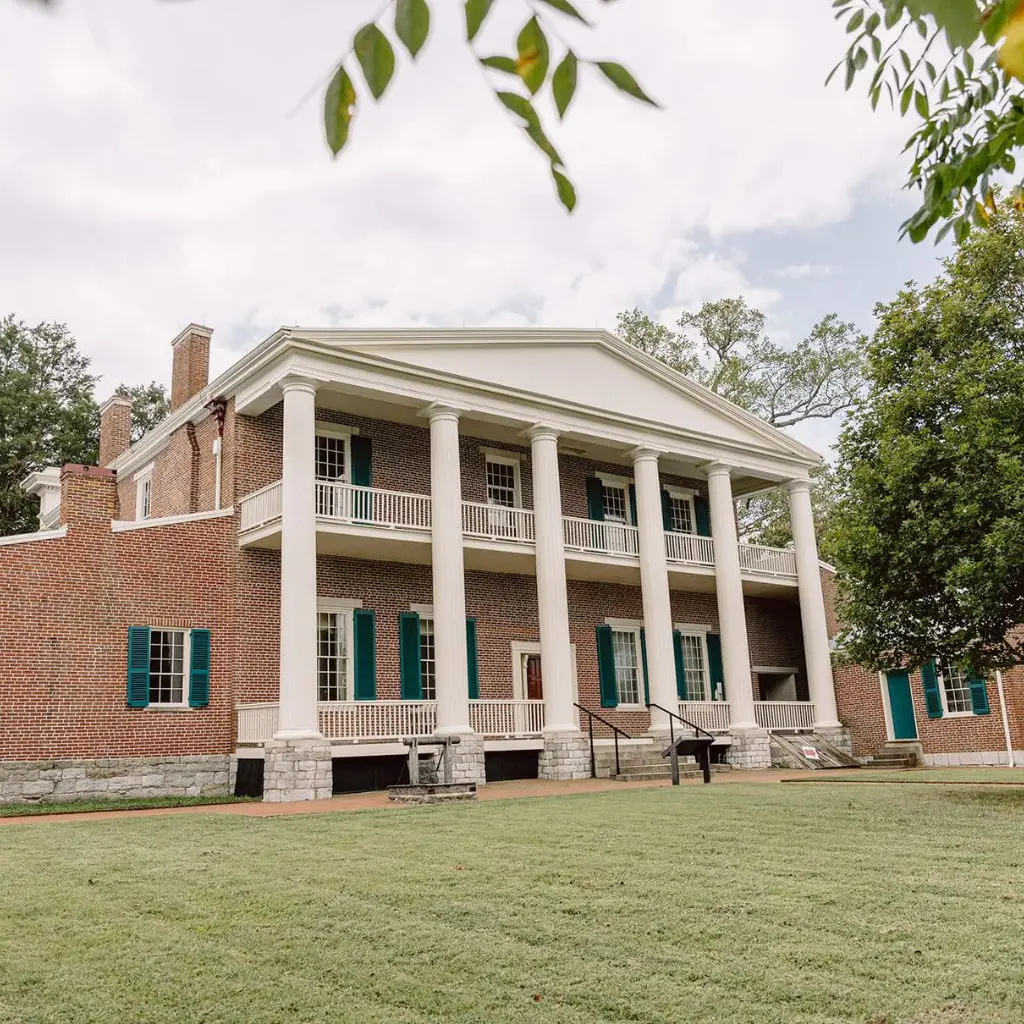 Outdoor wedding venue near Hermitage Tennessee at Grahams Estate