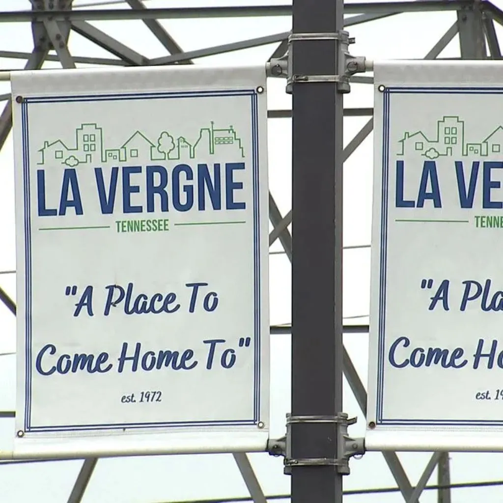 Outdoor wedding venue near La Vergne Tennessee at Grahams Estate