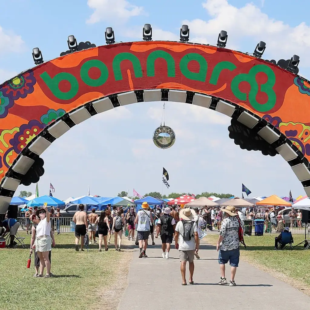 Outdoor wedding venue near Manchester Tennessee at Grahams Estate