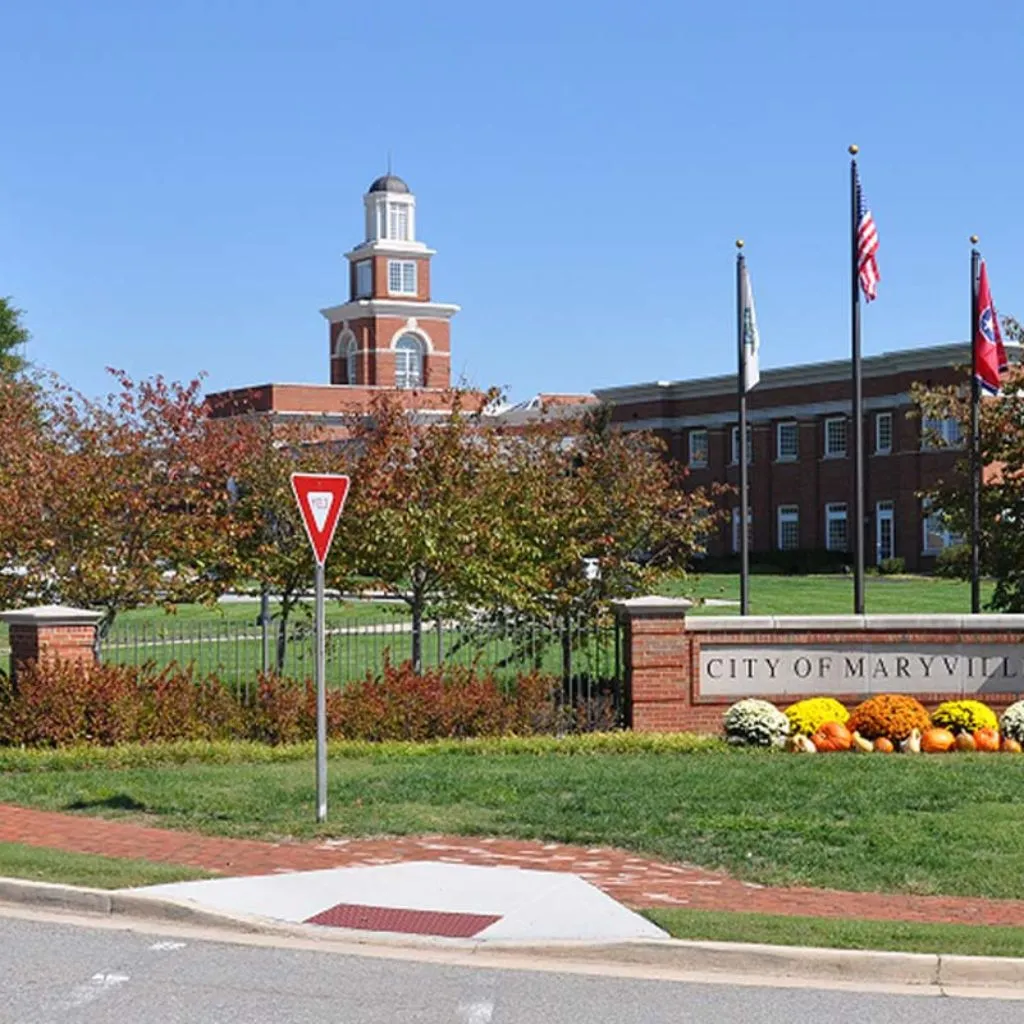 Scenic wedding venue near Maryville Tennessee at Grahams Estate