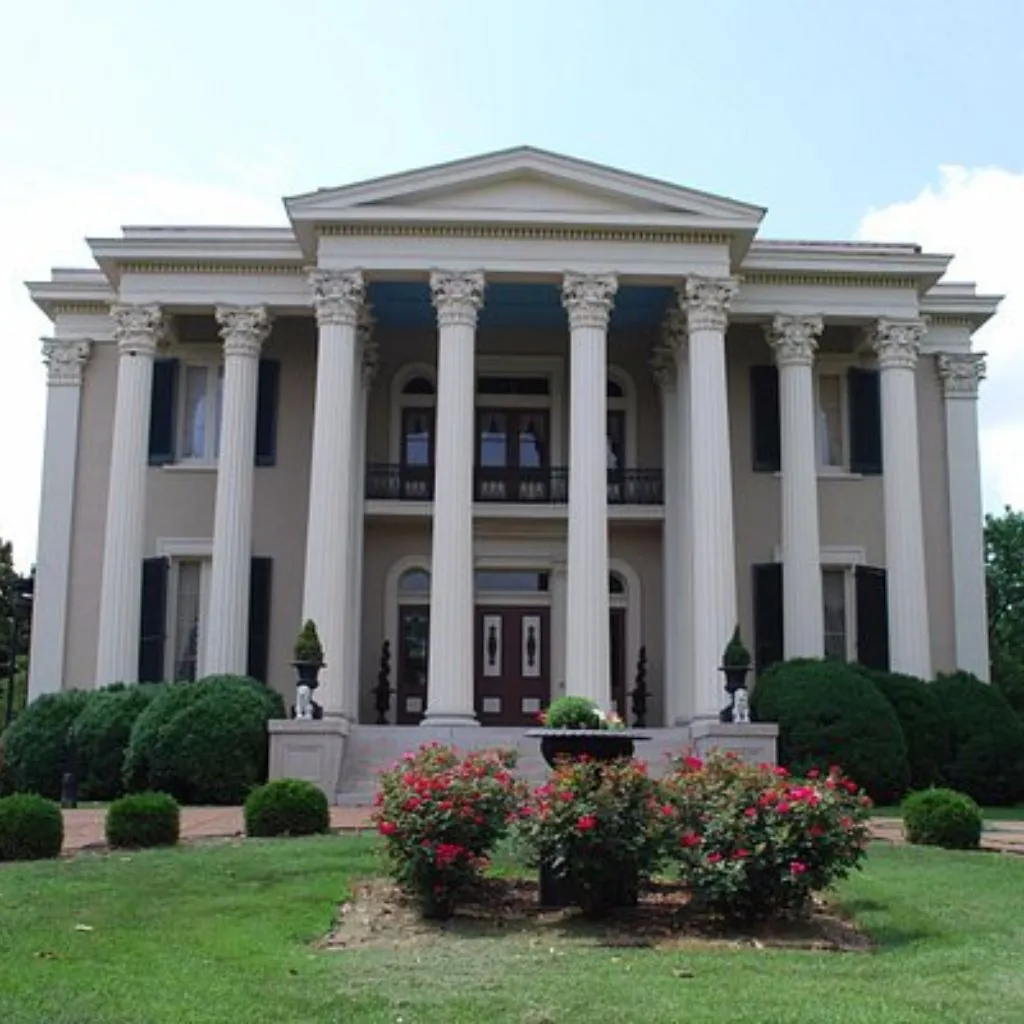 Outdoor wedding venue near Mount Pleasant Tennessee at Grahams Estate