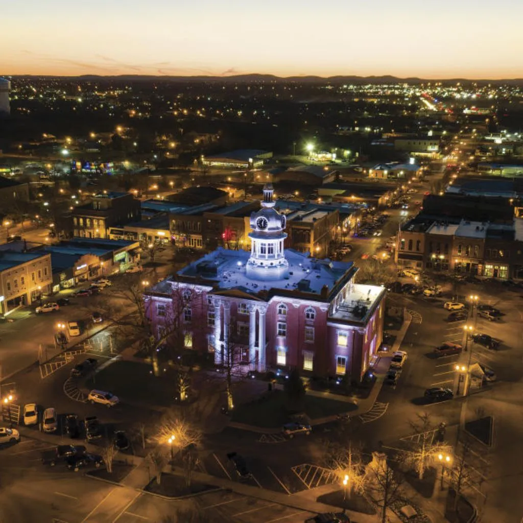 Scenic wedding venue near Murfreesboro Tennessee at Grahams Estate